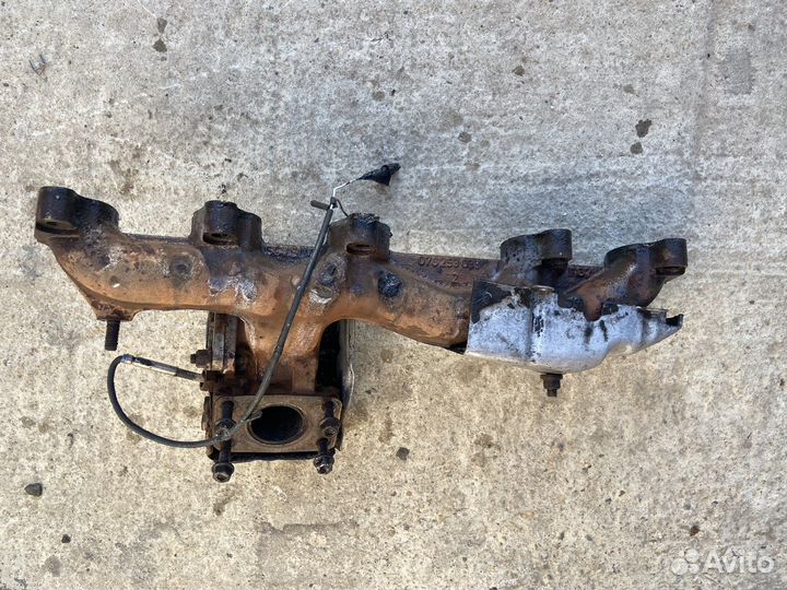 Выпускной коллектор VW Crafter 2.5 tdi 2008