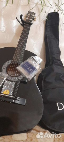 Акустическая гитара 