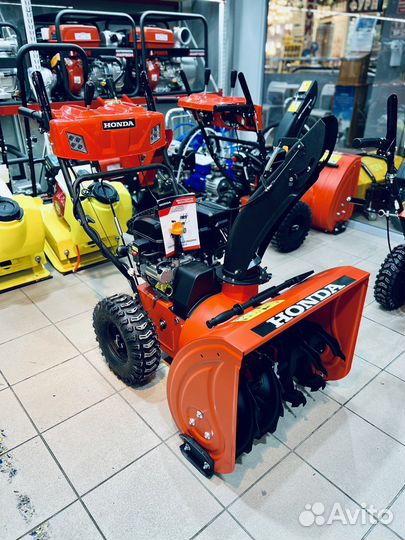 Снегоуборщик Honda HSS