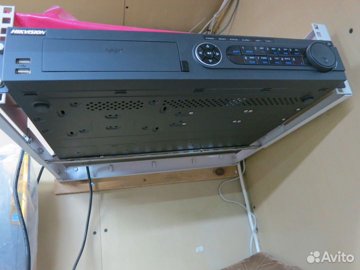 Видеорегистратор Hikvision DS-7716NI-E4/16P