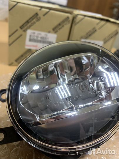 Противотуманные LED фары Toyota 8121048051