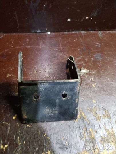 Кронштейн Ауди А3 06a103309p Akl