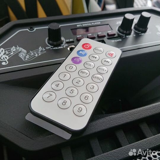 Мощная беспроводная концертная активная колонка