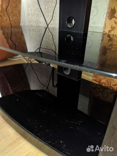 Стеклянная тумба под телевизор