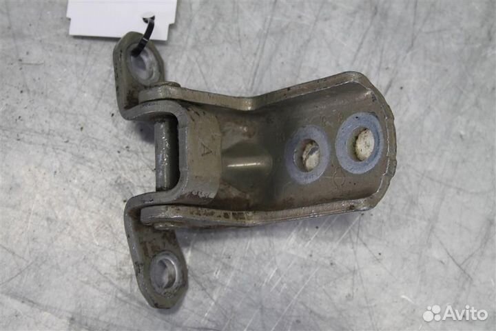 Петля двери задней правой нижняя Nissan Qashqai J