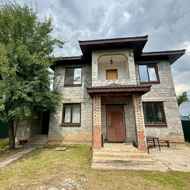 Коттедж 250 м² на участке 5 сот.