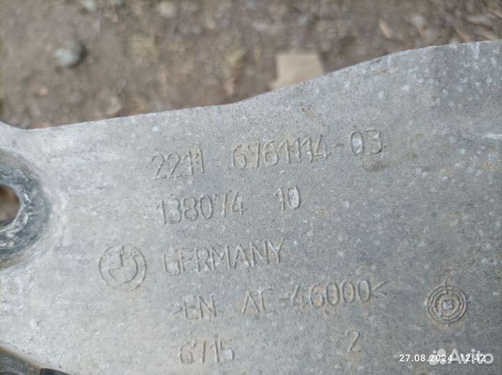 Кронштейн двигателя Прав. 22116761114 бмв