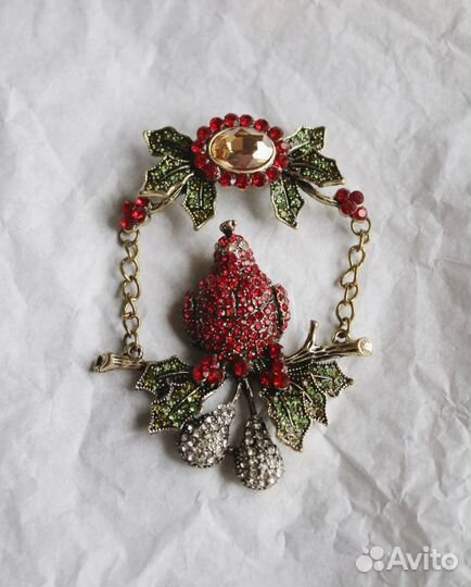 Брошь в стиле Heidi Daus