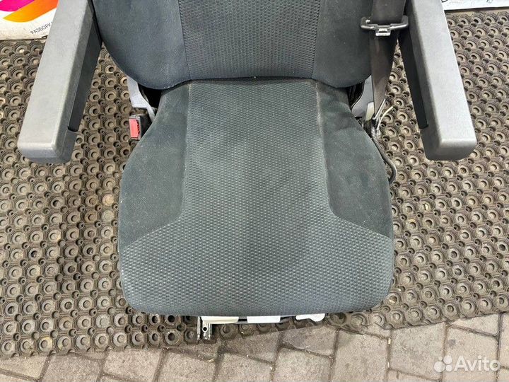 81623076476 Сиденье водительское пневматическое