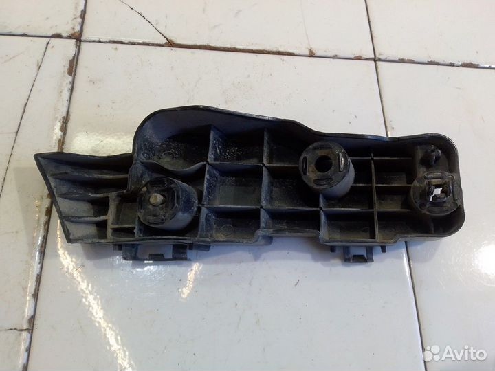 Кронштейн переднего бампера левый