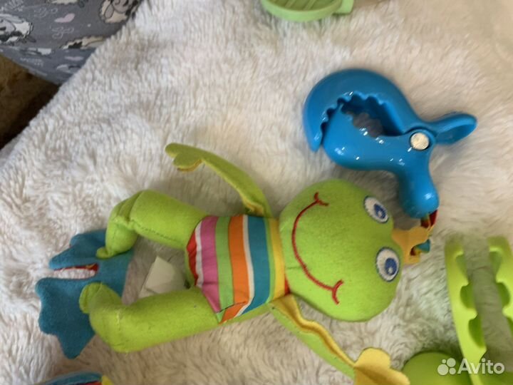 Развивающие игрушки, погремушки для малыша
