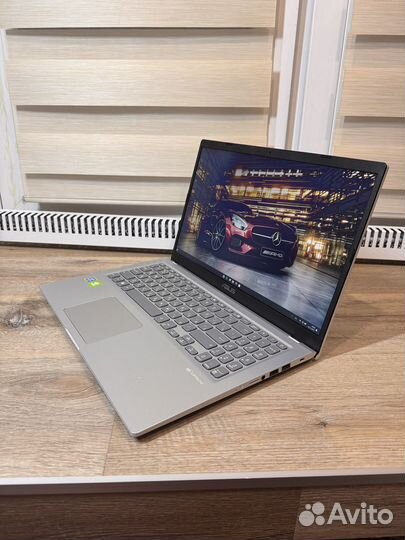 Современный Asis Pentium gold 6805/8/256/видик 2гб