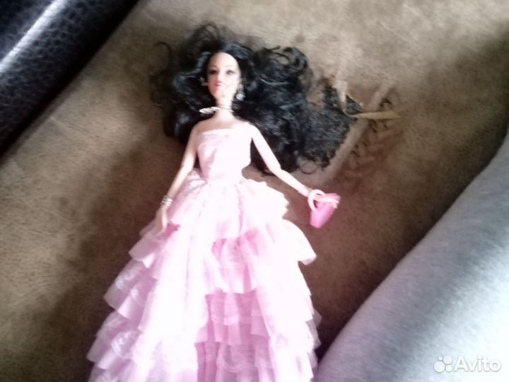 Кукла в свадебном платье