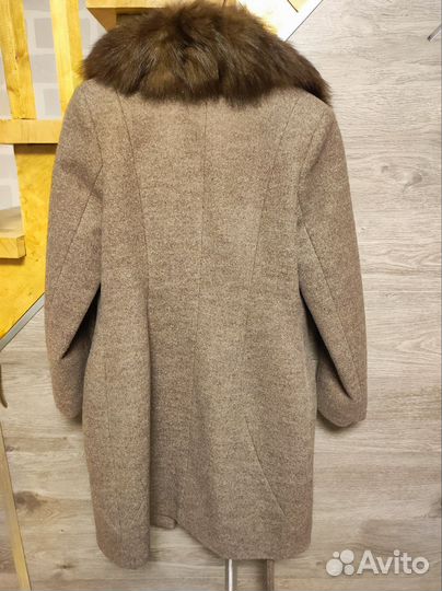 Пальто женское зимнее 48 размер с мехом