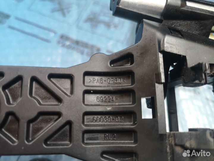 Кронштейн ручки двери Land Cruiser Prado 150