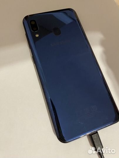 Samsung Galaxy A20, 3/32 ГБ