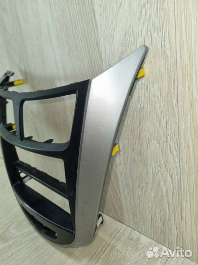 Накладка центральной консоли Hyundai Solaris 1