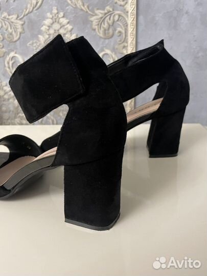 Босоножки 38