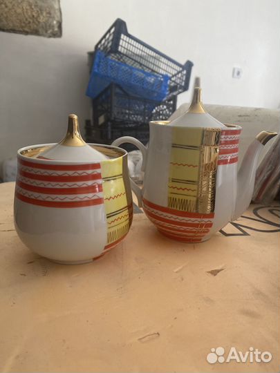 Сервиз чайник и сахарница