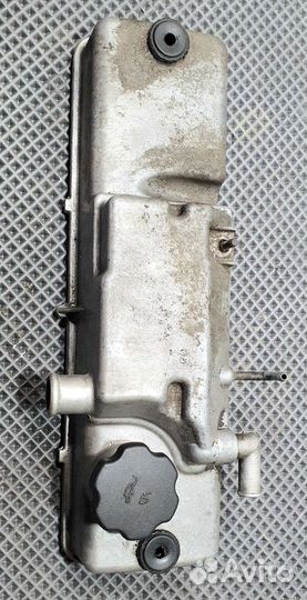 Крышка клапанная ваз 1,6 8кл. Внутренняя резьба