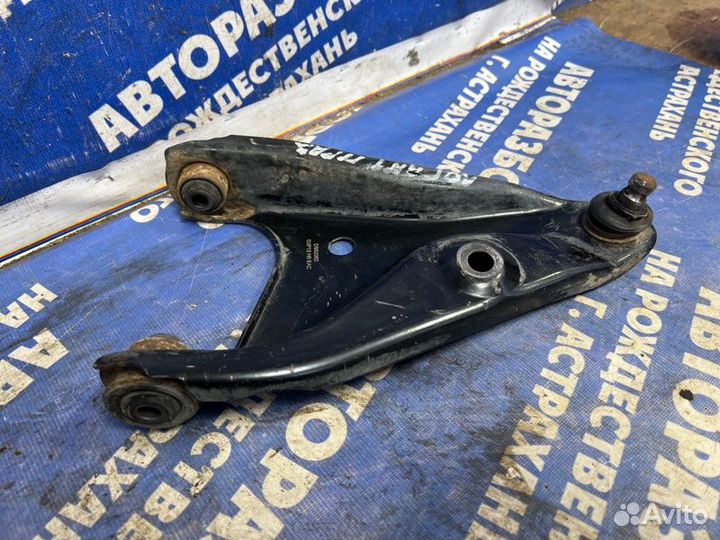 Передний правый рычаг Renault Logan 1 седан 2009