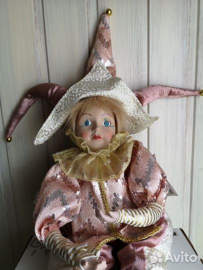 Интерьерная музыкальная игрушка Арлекин