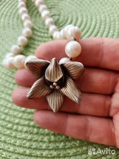 Жемчужное ожерелье с орхидеей 49см