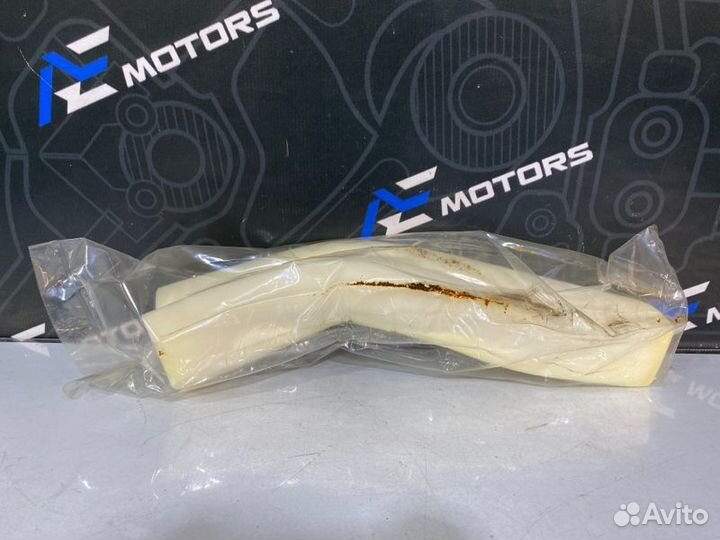 Уплотнитель крыла задний Volkswagen Passat B5 AMX
