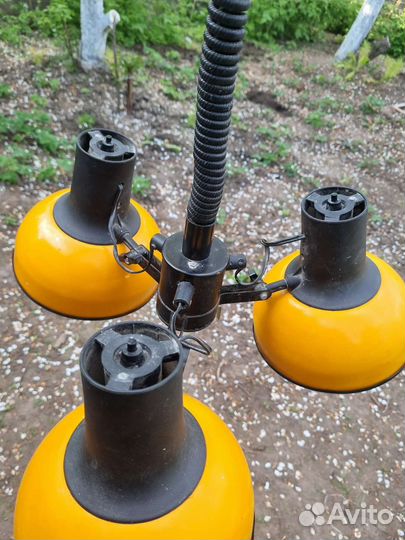 Винтажная люстра с тремя плафонами