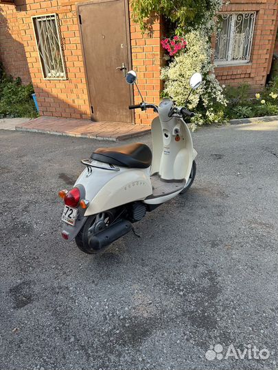 Скутер Honda scoopy