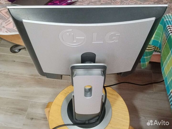 Монитор LG flatron L1730B