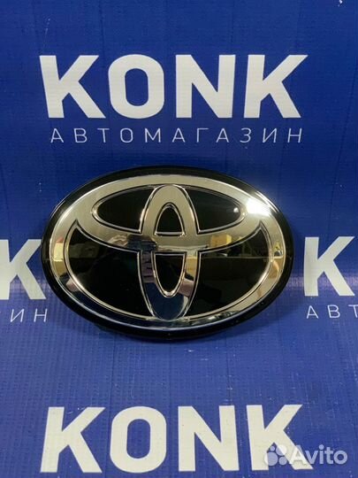 Передняя эмблема на Тойота Камри V70