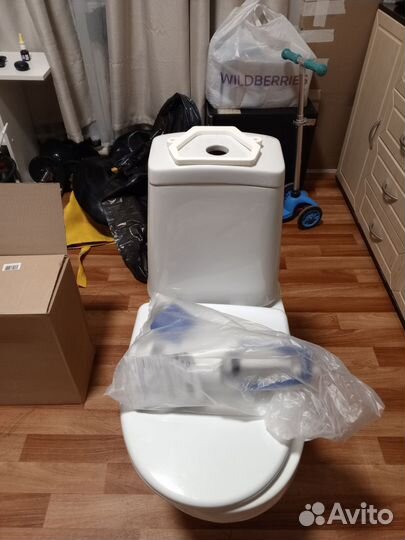 Унитаз с бачком новый