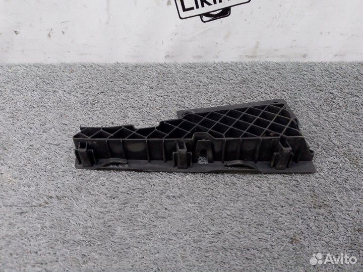 Кронштейн решетки радиатора левый Mercedes Glk