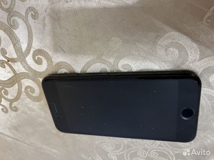 Телефон iPhone 7