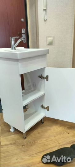Продам раковину с тумбой