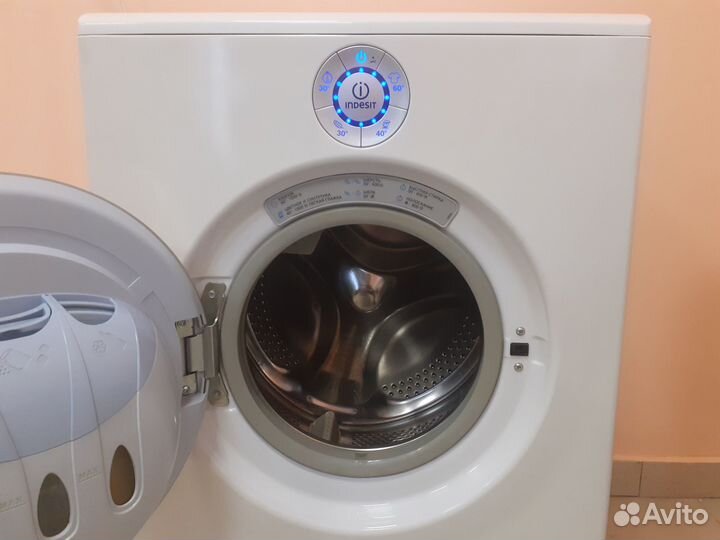 Стиральная машина Indesit Moon (5кг)