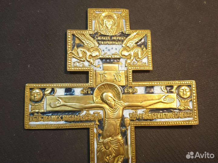 Крест с эмалью