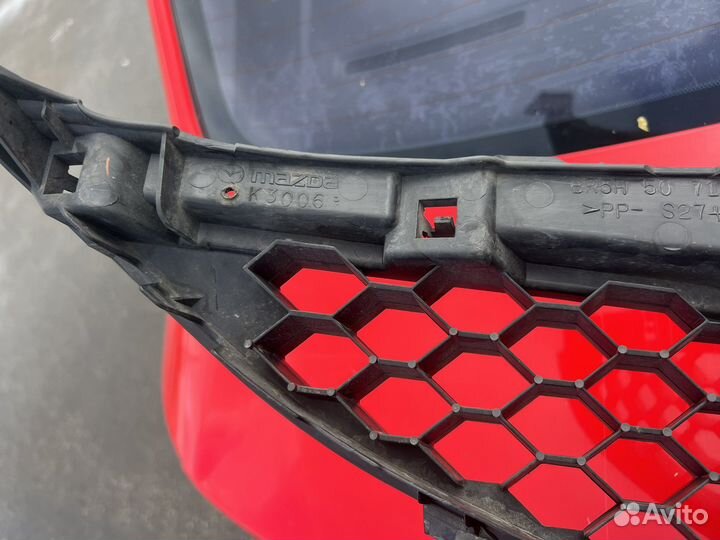 Решетка радиатора mazda 3 bk седан