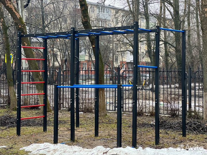 Мощный спортивный комплекс для тренировок на улице