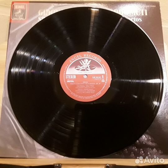 Sibelius / schumann Violin Concertos. gidon kremer