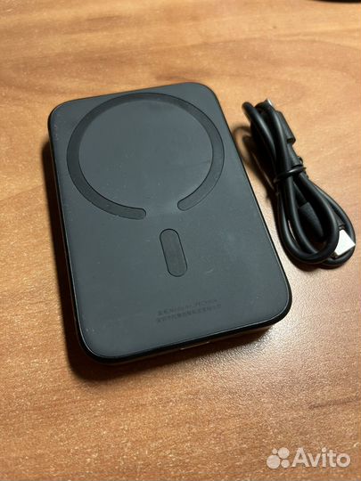 Повербанк с беспроводной зарядкой baseus