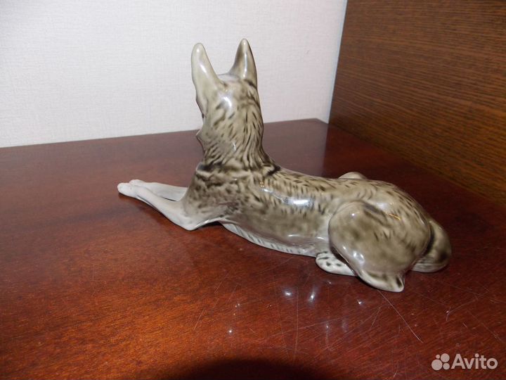 Фарфоровая статуэтка 