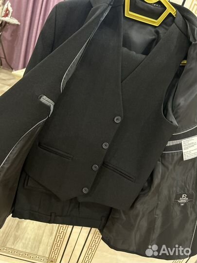 Школьный костюм на мальчика 146см