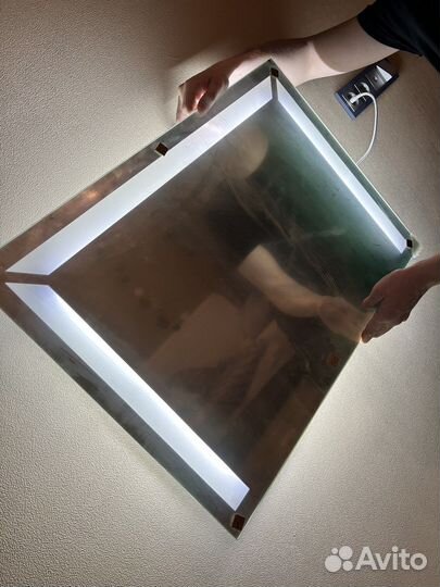 Новое зеркало с подсветкой для ванной