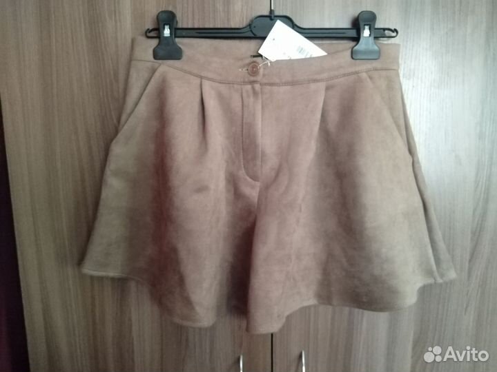 Продам женские шорты 46 размер