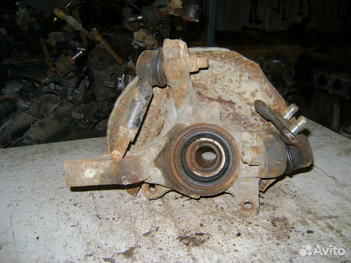 Кулак передний правый Королла Е10 Corolla E10