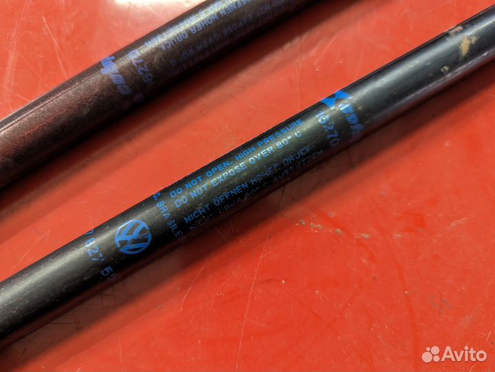 Амортизаторы багажника Volkswagen Pointer