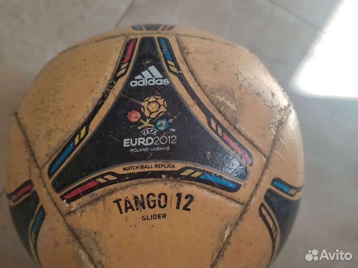 Футбольный мяч adidas euro2012