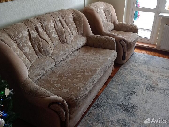 Продам диван и 2 кресла